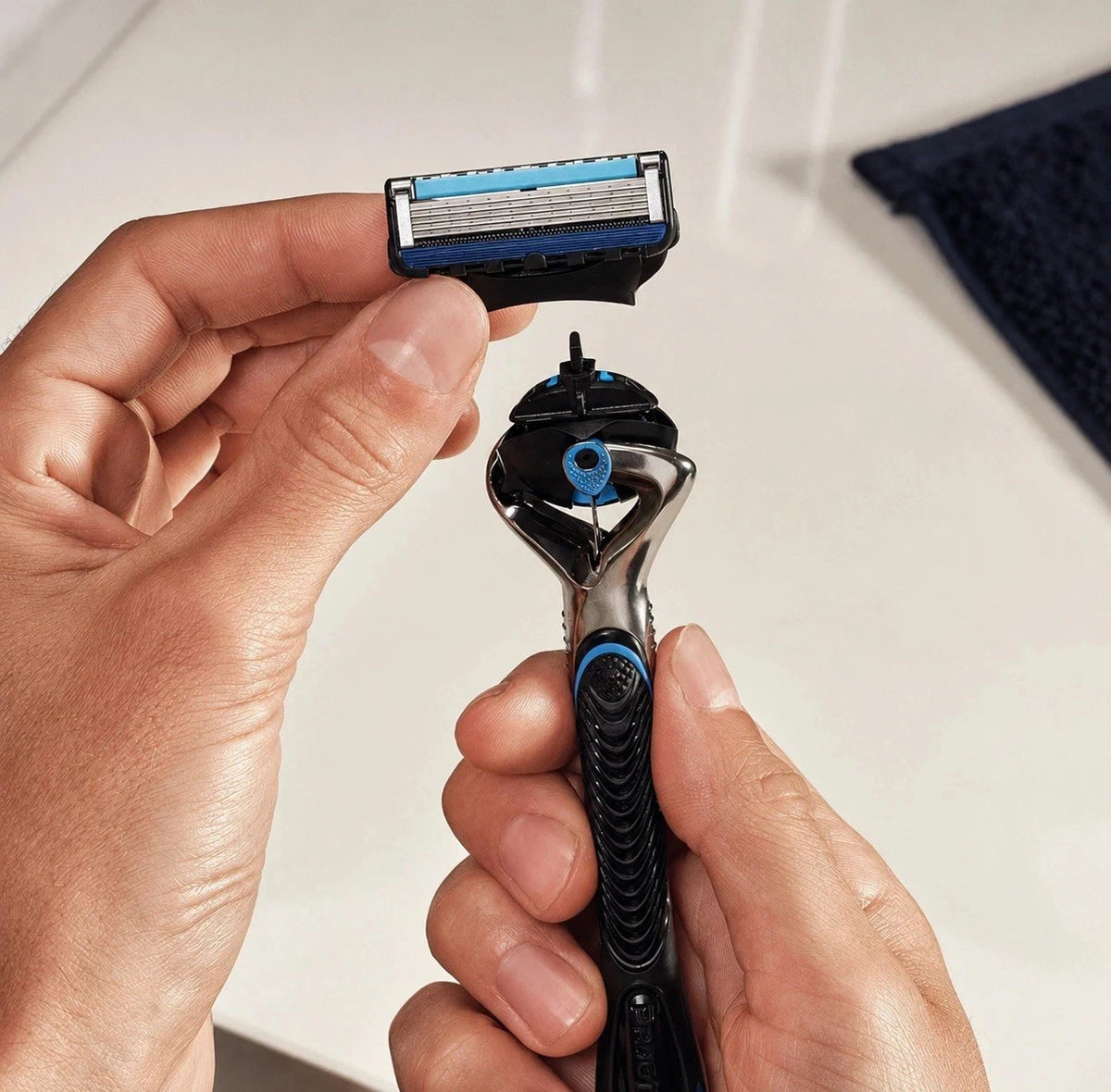 Gillette Fusion5 ProGlide Ersatzklinge – montiert am Rasierergriff (Ansicht 6)