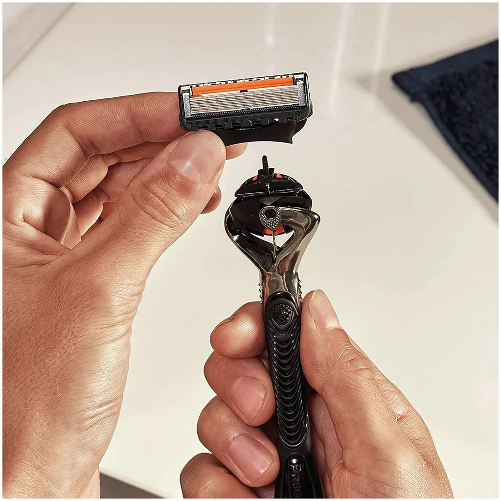 Gillette Fusion5 ProGlide Ersatzklinge – montiert am Rasierergriff (Ansicht 3)