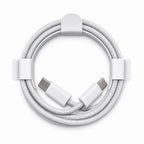 Aufgerolltes weißes USB-C Ladekabel mit Kabelbinder